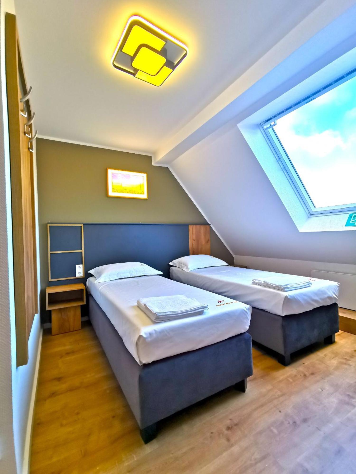 Home Inn Hotel ドルマーゲン エクステリア 写真