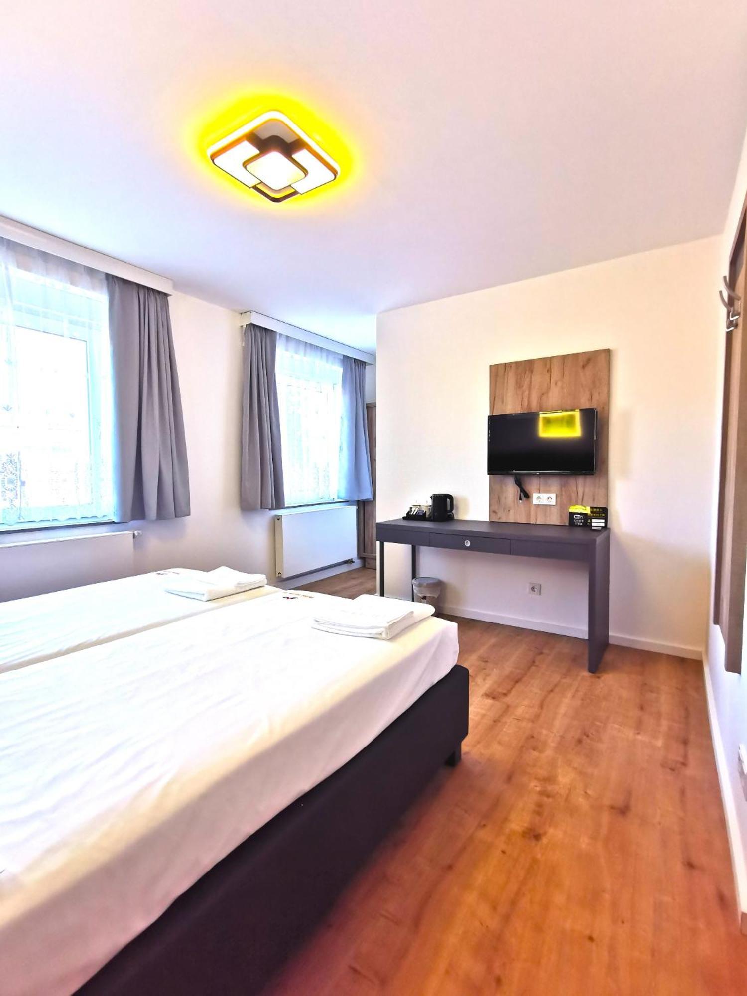 Home Inn Hotel ドルマーゲン エクステリア 写真