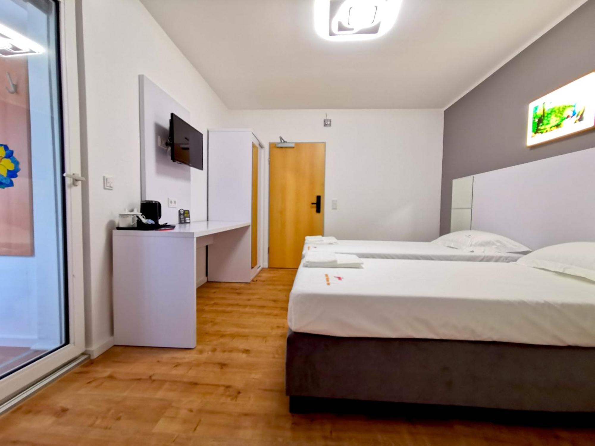 Home Inn Hotel ドルマーゲン エクステリア 写真